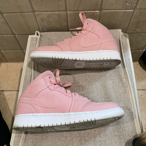 Air Jordan Retro 1 Mid- Girls’ Easter Pink - Picture 3 of 6
